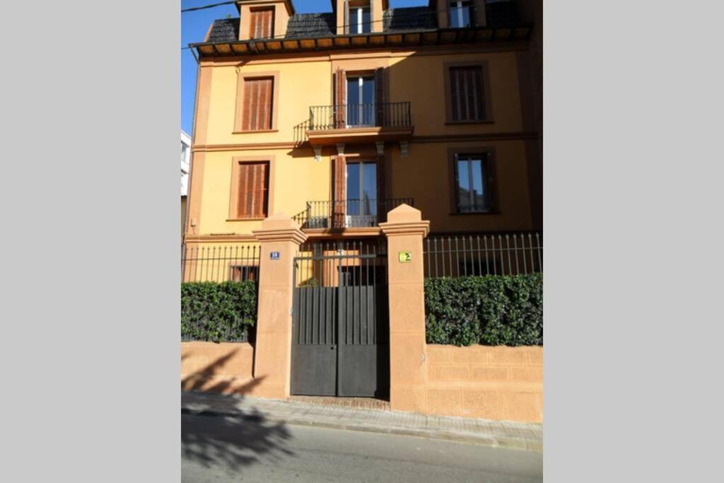 Magic Place Sant Just Desvern Bagian luar foto