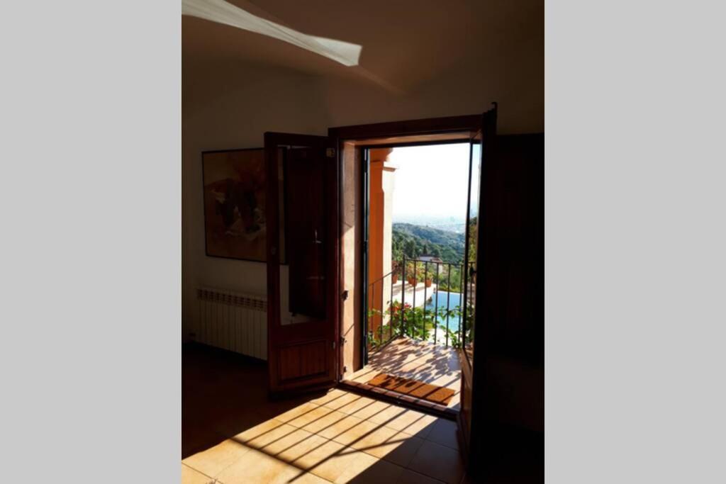 Magic Place Sant Just Desvern Bagian luar foto